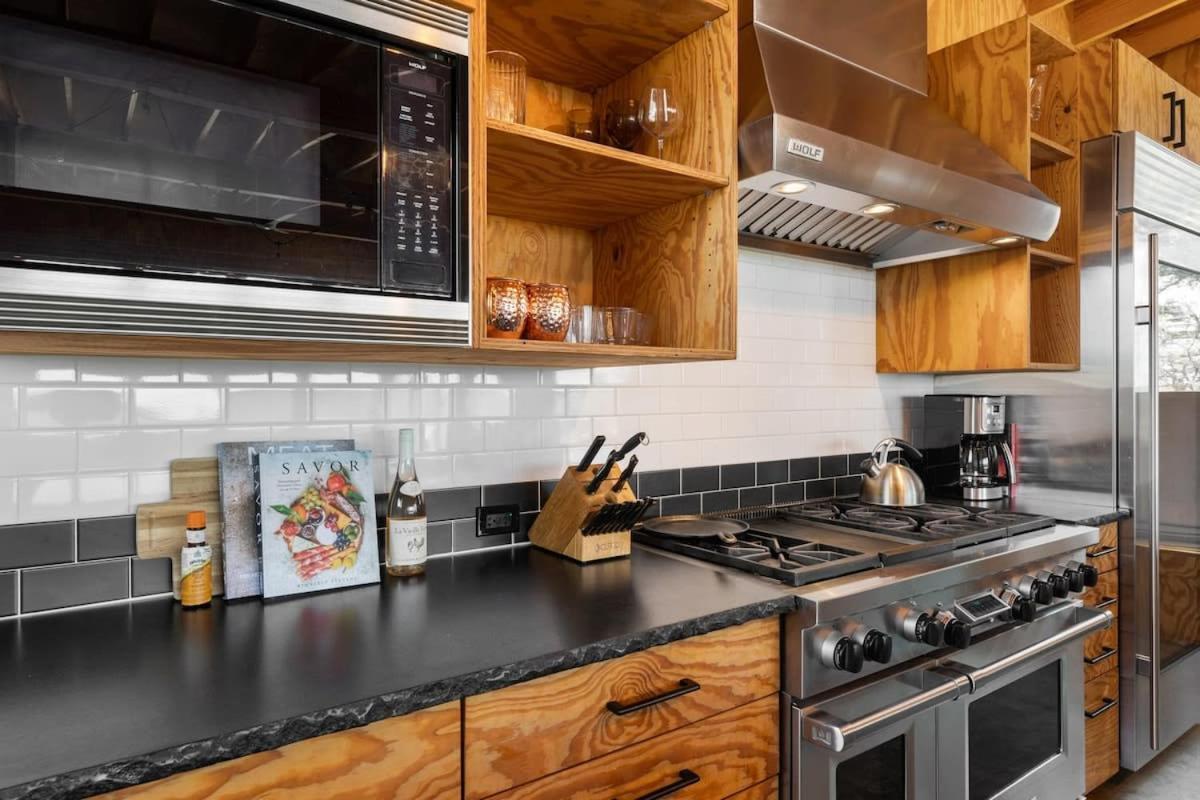 Lazo House - Riverfront With Overlooking Llano River Exterior foto